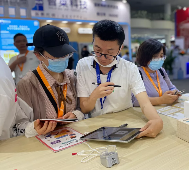 柔果AI練字解決方案，全新亮相第79屆中國教育裝備展示會